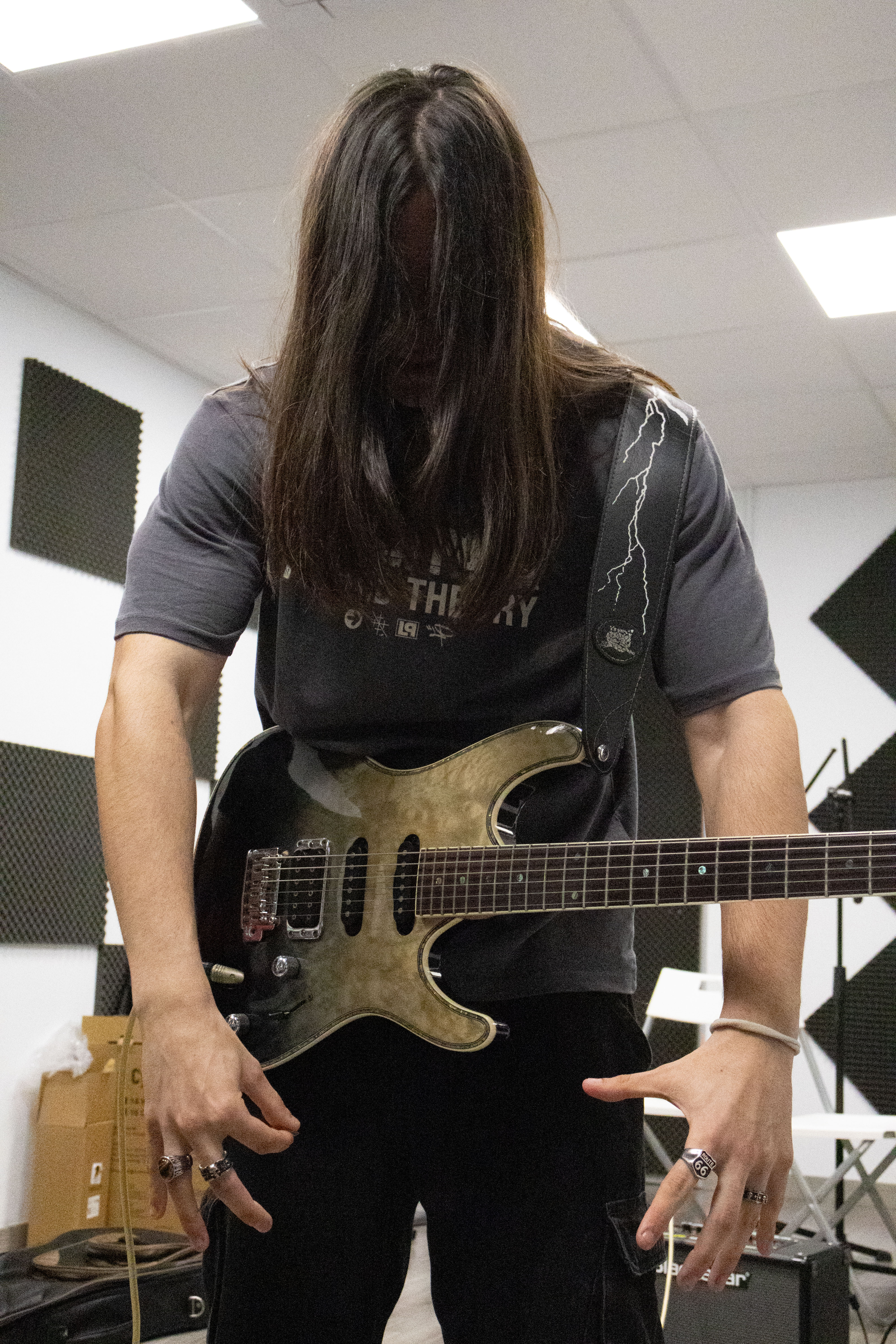 Ángel con su guitarra